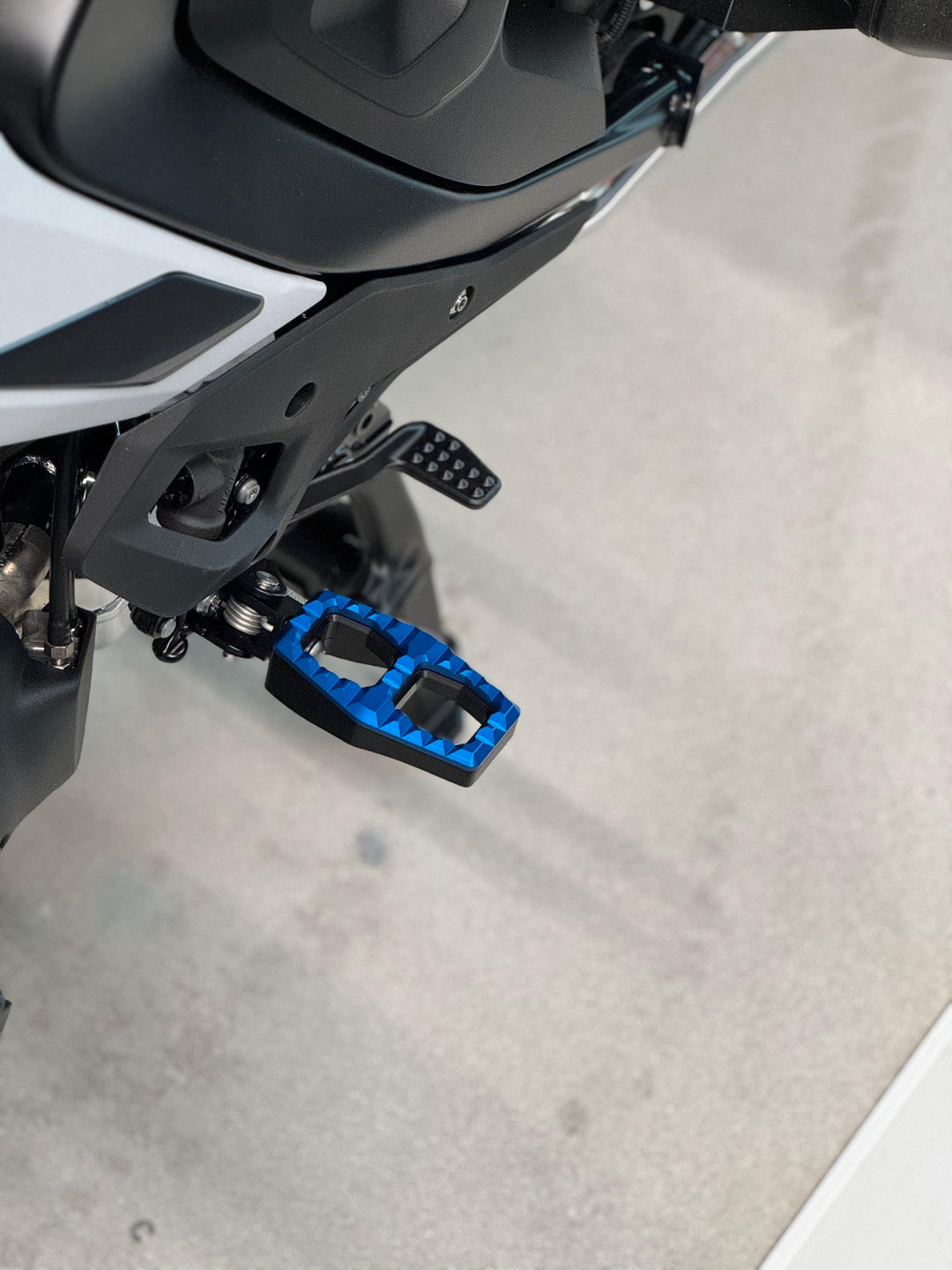 Reunion Classic footpegs for BMW R Nine T