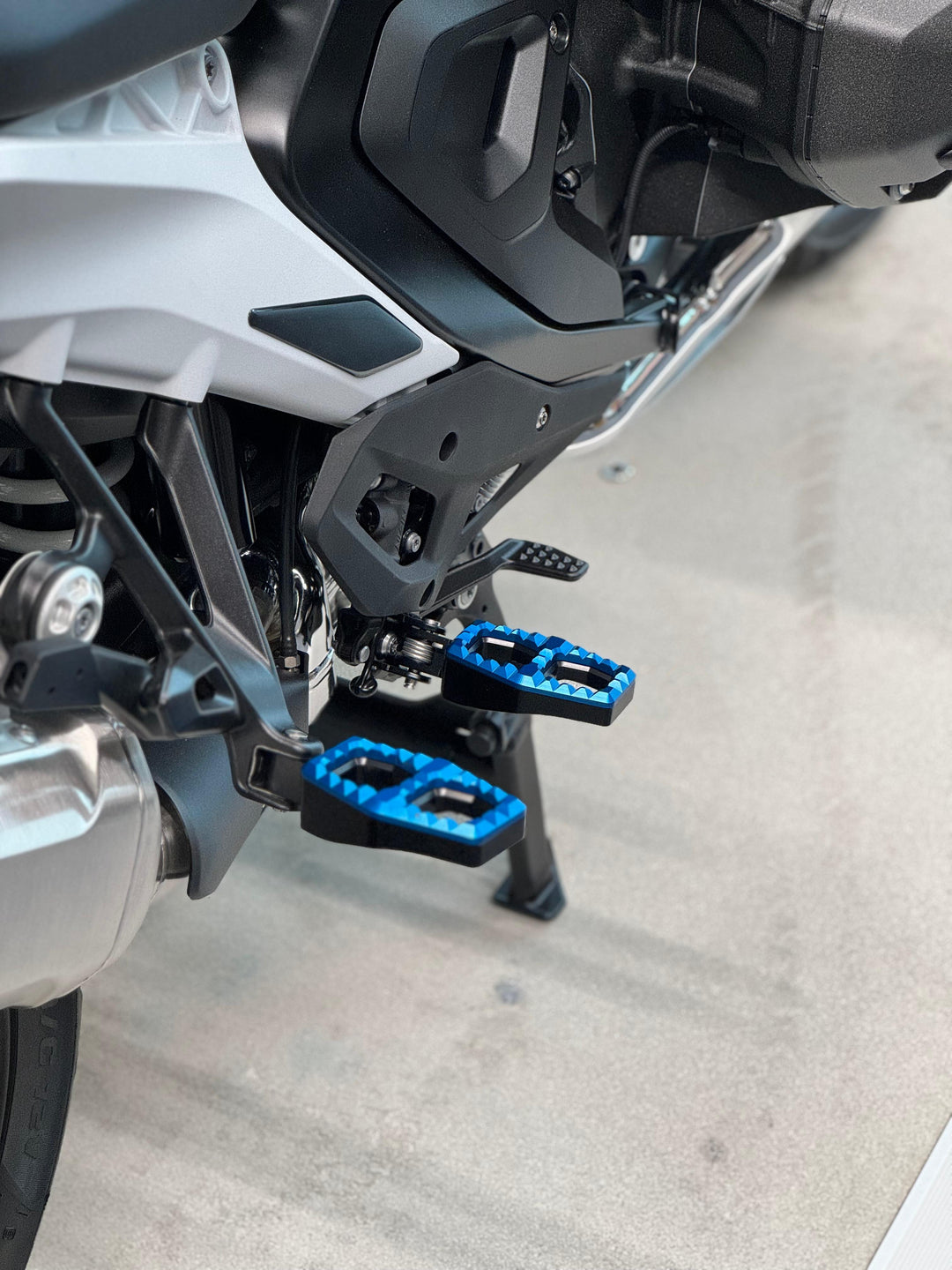 Reunion Classic footpegs for BMW R Nine T